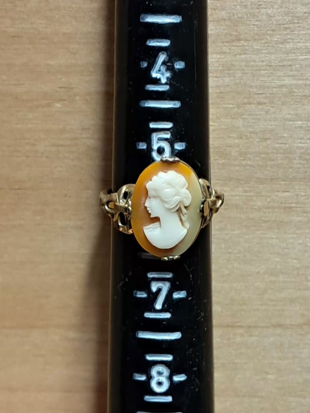 Vintage Cameo Ring in Carved Shell and Amber Stone - Picture 6 of 6